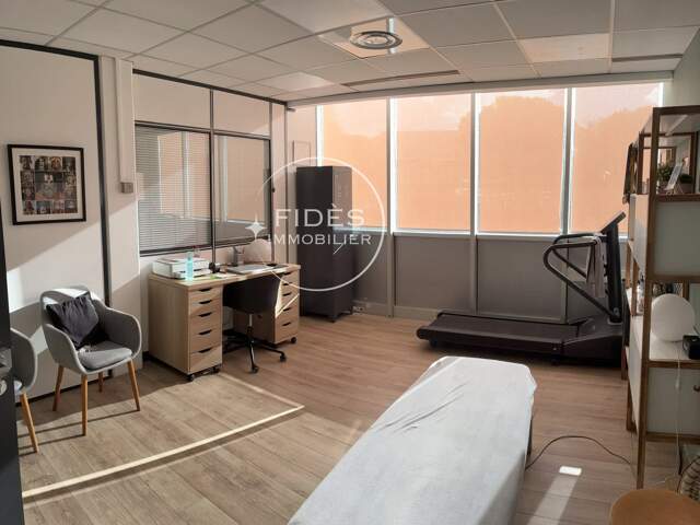 Bureau de 35m2 a la location 13008 — photo du bien
