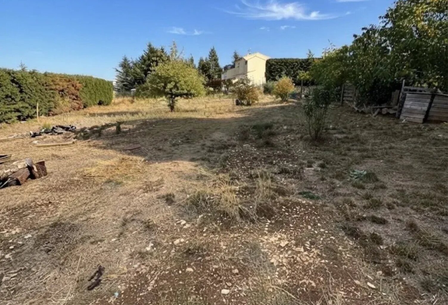SAINT-CHRISTOL TERRAIN CONSTRUCTIBLE NON VIABILISE DE 902 m² - — photo 1