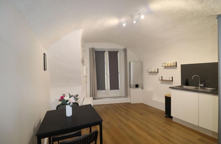 L'ESCARENE - Appartement MEUBLE À Louer — photo 2