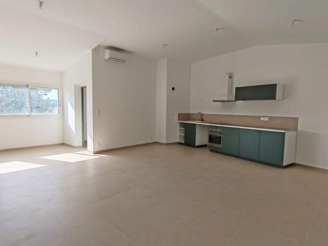 Appartement T3 entièrement rénové – Dernier étage – Roquemaure — photo du bien