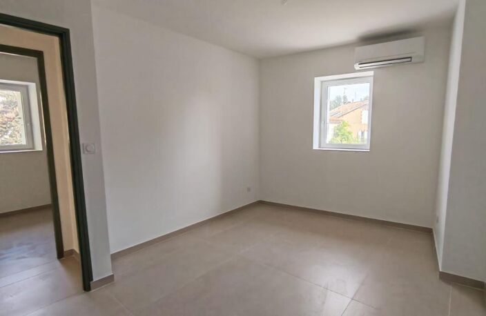 Appartement T3 entièrement rénové – Dernier étage – Roquemaure — photo 4