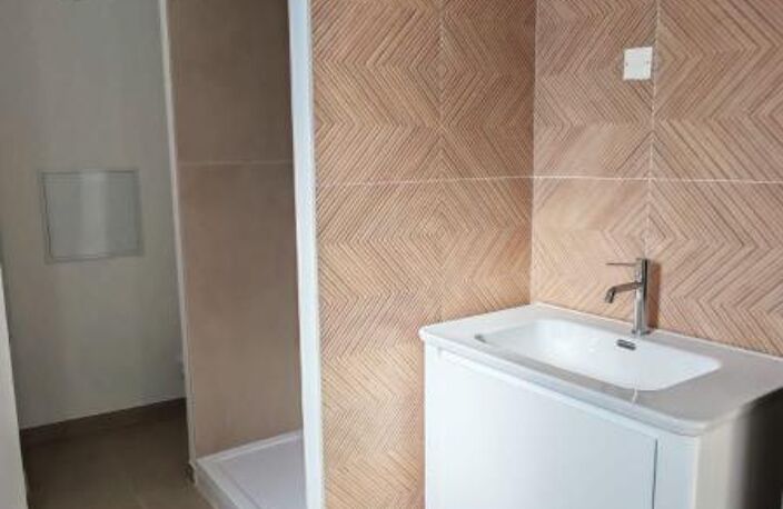 Appartement T3 entièrement rénové – Dernier étage – Roquemaure — photo 5