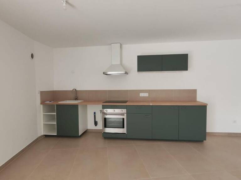 Appartement T3 entièrement rénové – 1er étage -  Roquemaure — photo 1