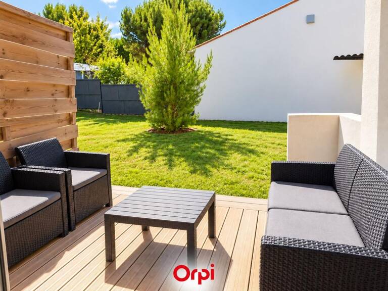 Appartement T2 en rez-de-chaussée avec terrasse et deux stationnements à Angoulins — photo 1