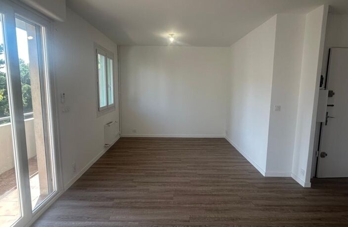 Appartement rénové entièrement - stationnement - cave - climatisation — photo 2