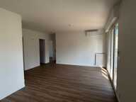 Appartement rénové entièrement - stationnement - cave - climatisation — photo 3