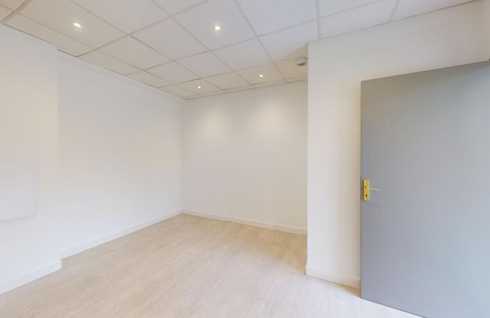 Bien Commercial À Louer — photo 3