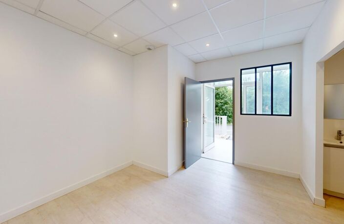 Bien Commercial À Louer — photo 4