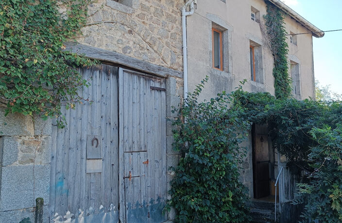 Corps de ferme à vendre 6 pièces - Atelier - Hangar - Dépendances - Terrain 1952 m2 à LACHAUX (63290) — photo 2