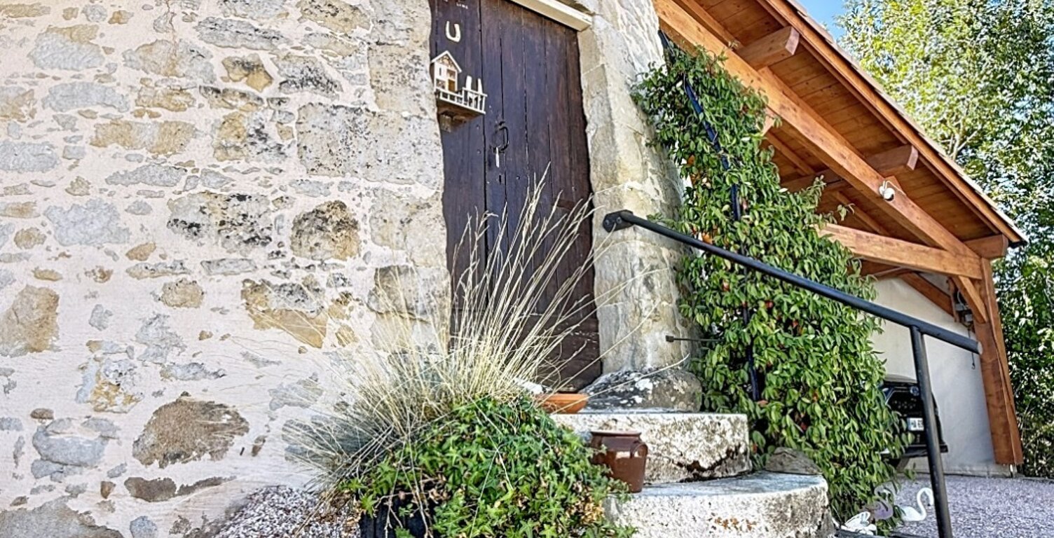 A VENDRE UN ANCIEN MOULIN, UNE VUE À 360° ET PRÈS DE 6 000 m² DE TERRAIN — photo 1