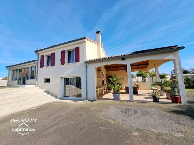 Maison à vendre 8 pièces et annexe avec 2 T2 SAINT ROMANS LES MELLE (79) — photo du bien