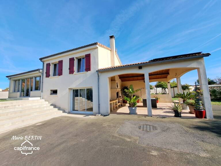 Maison à vendre 8 pièces et annexe avec 2 T2 SAINT ROMANS LES MELLE (79) — photo 1