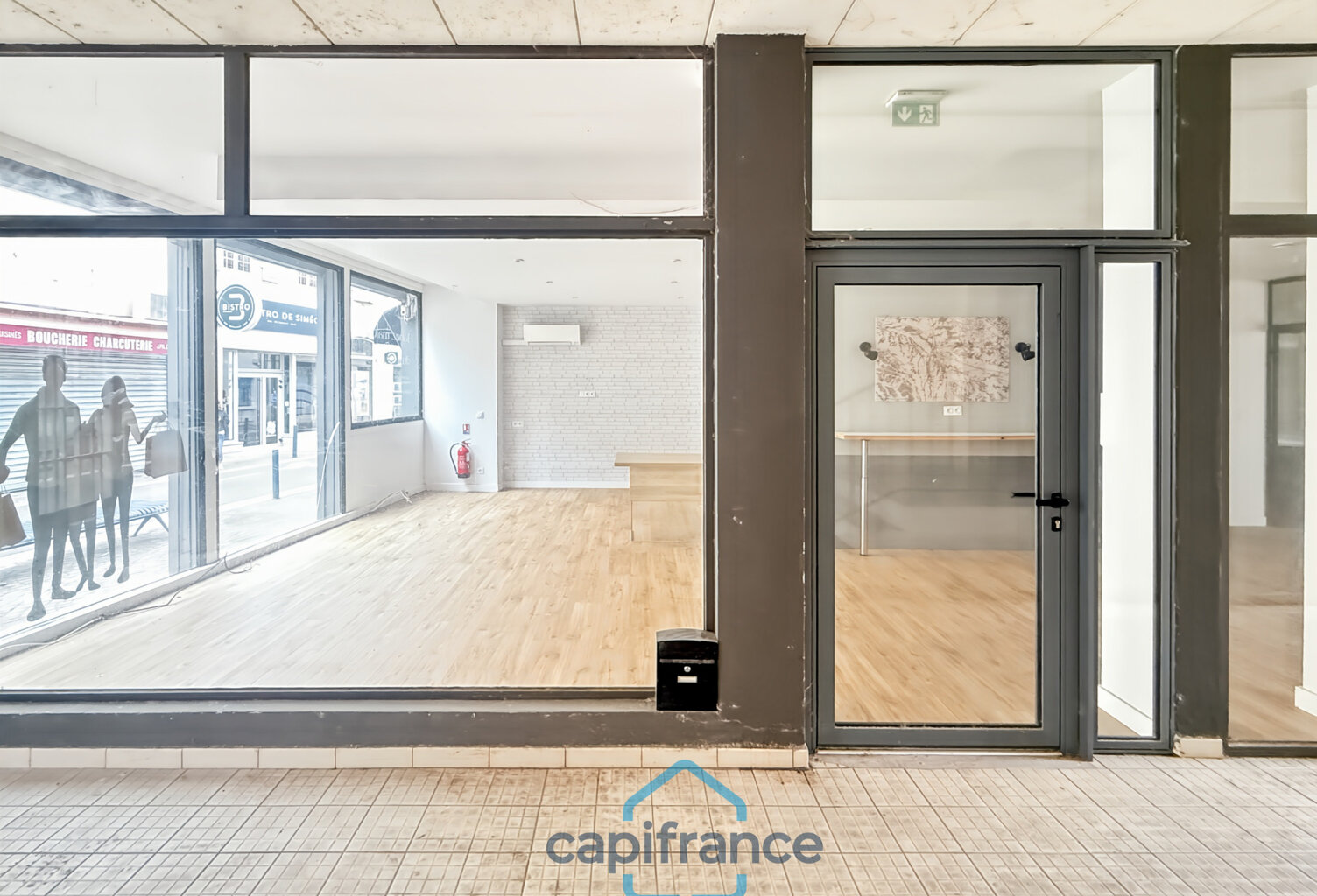 Dpt Landes (40), à vendre AIRE SUR L'ADOUR Local/Bureaux de 72m² utilisables + cave, bon emplacement au centre-ville — photo 1