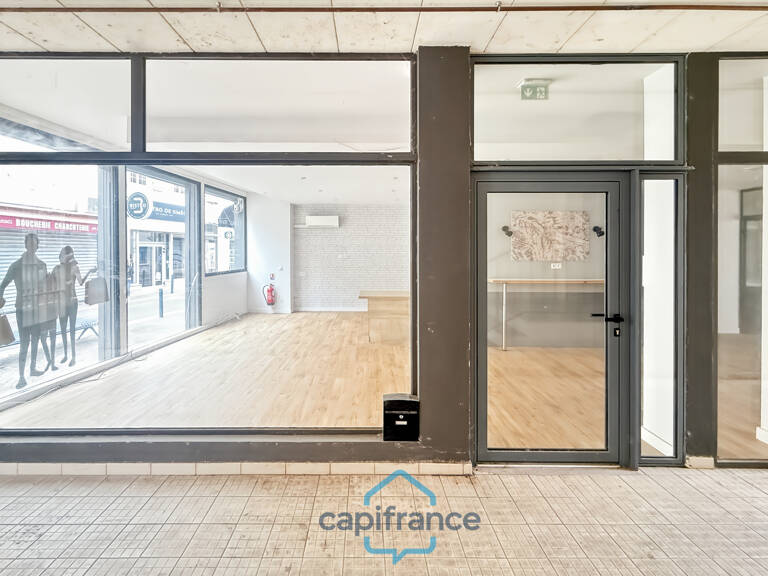 Dpt Landes (40), à vendre AIRE SUR L'ADOUR Local/Bureaux de 72m² utilisables + cave, bon emplacement au centre-ville — photo 1