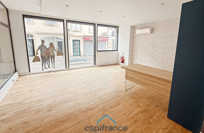 Dpt Landes (40), à vendre AIRE SUR L'ADOUR Local/Bureaux de 72m² utilisables + cave, bon emplacement au centre-ville — photo 2