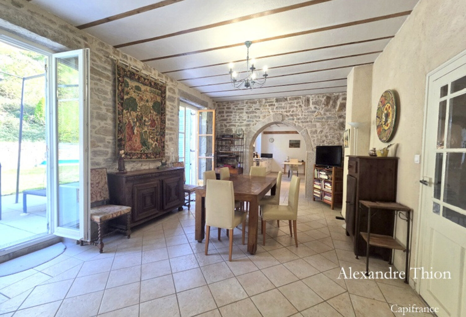 Maison à vendre 12 pièces SAINT SORLIN EN BUGEY (01) — photo 1