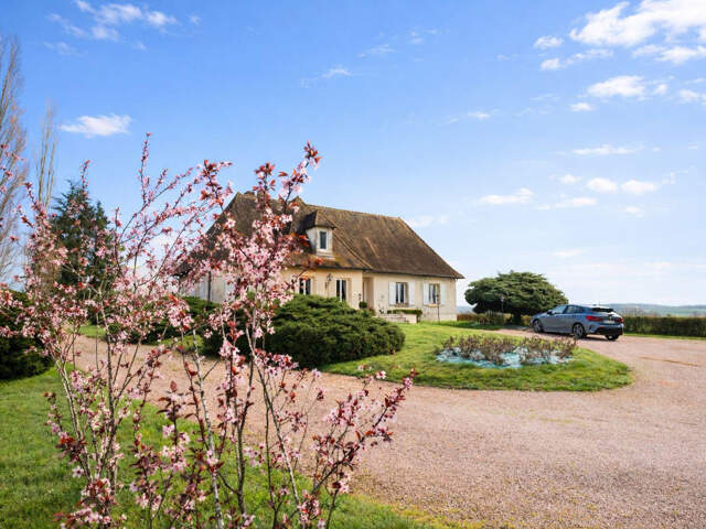 Maison à vendre 7 pièces proche de PARAY LE MONIAL (71) — photo du bien