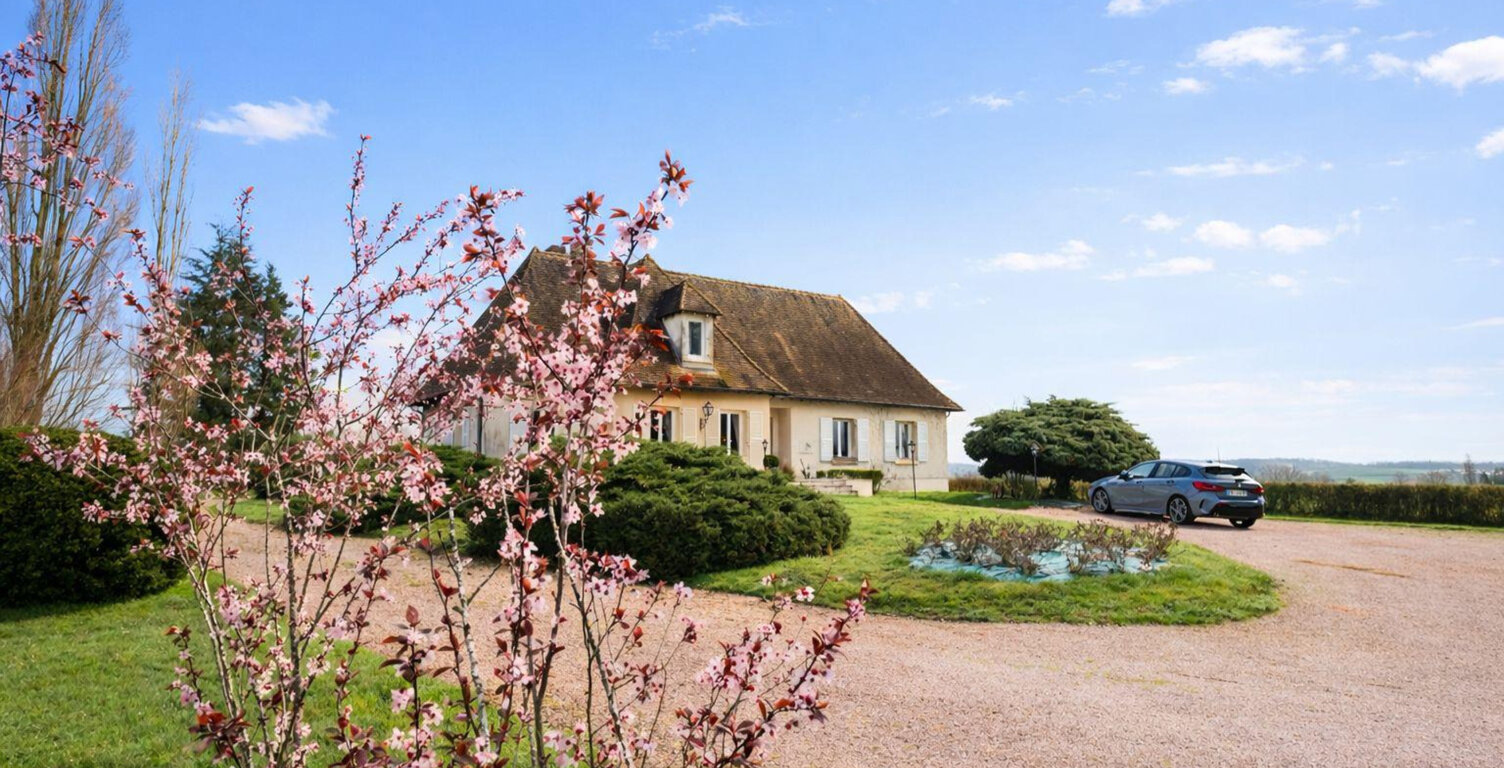 Maison à vendre 7 pièces proche de PARAY LE MONIAL (71) — photo 1