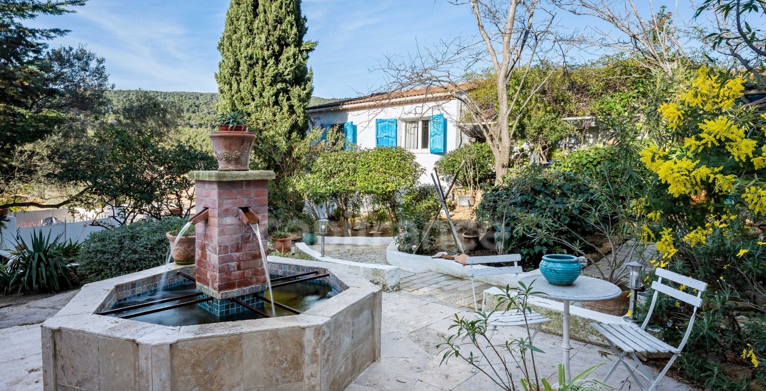 Maison à vendre 4 pièces CEYRESTE (13) sur 110 M2 de terrain, grande piscine, garage, parkings — photo 1