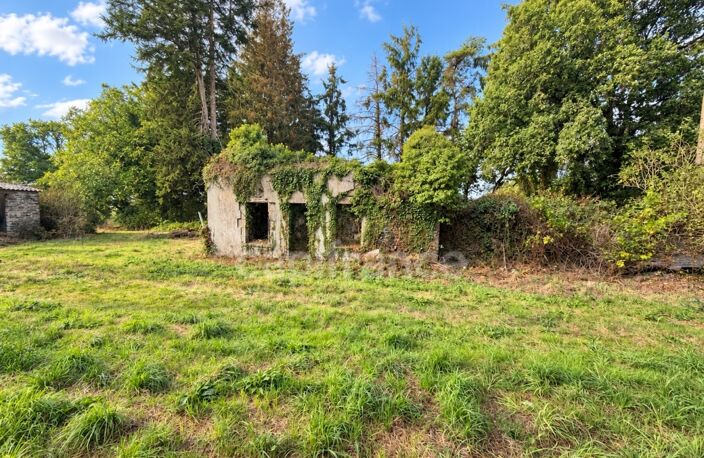 EXCLUSIVITÉ - TERRAIN AVEC HANGAR ET RUINE À TREBRIVAN — photo 2