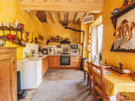 Maison à vendre 8 pièces - 275m2 - 4 Ch. + 2 studios - COURZIEU (69) — photo 2