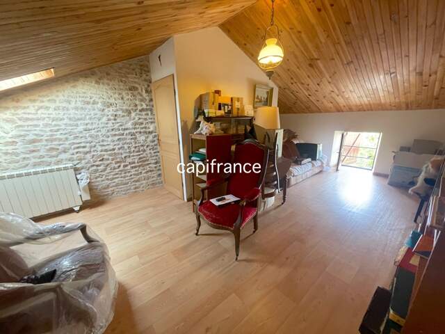 Grange à fort potentiel pour résidence principale ou investissement LA TAILLEE (85) — photo du bien