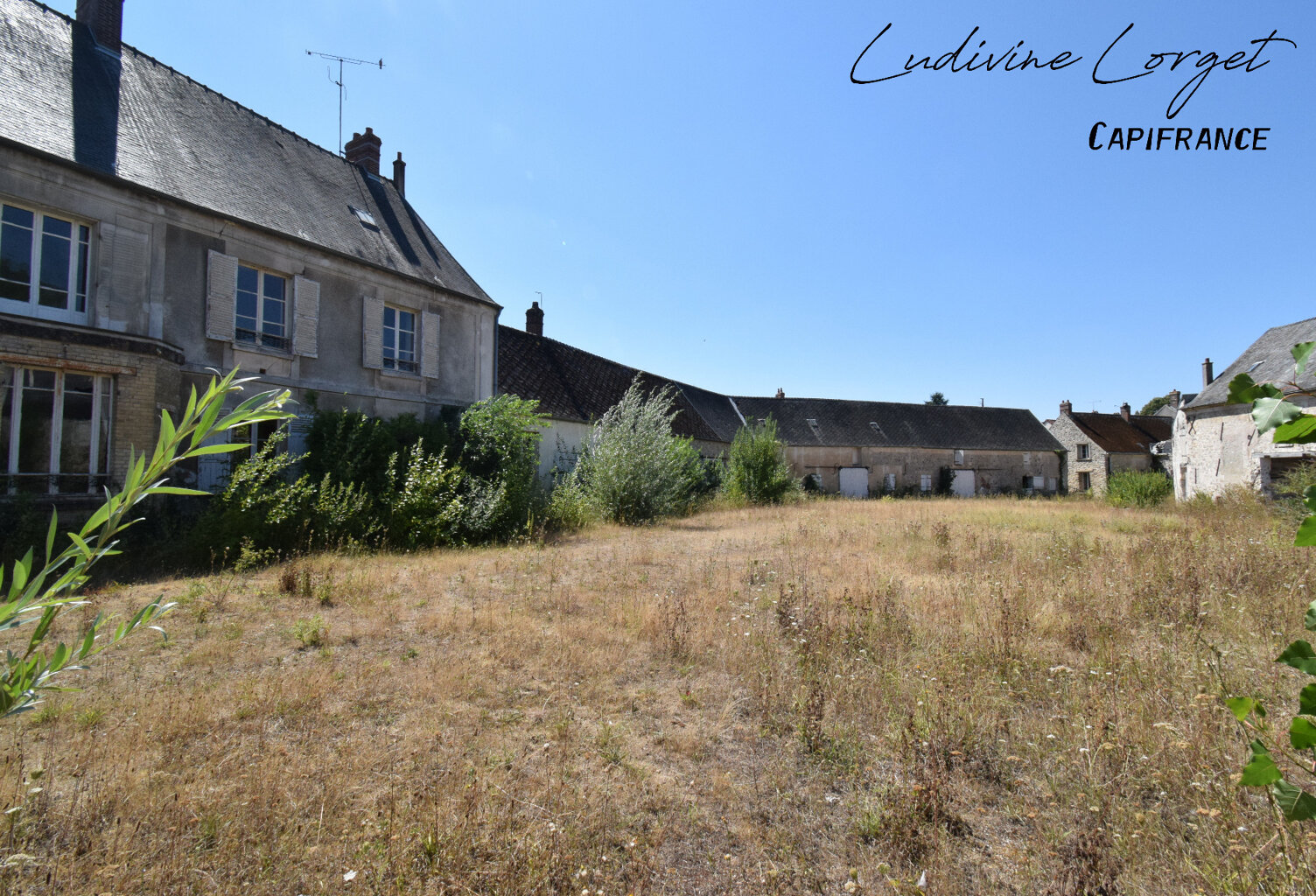 A vendre Corps de ferme à rénover entièrement proche BETZ(60)– Maison de maître de 450 m² -8 chambres -plusieurs bâtiments et terrain de 6 000 m² – Projet destiné à un professio — photo 1