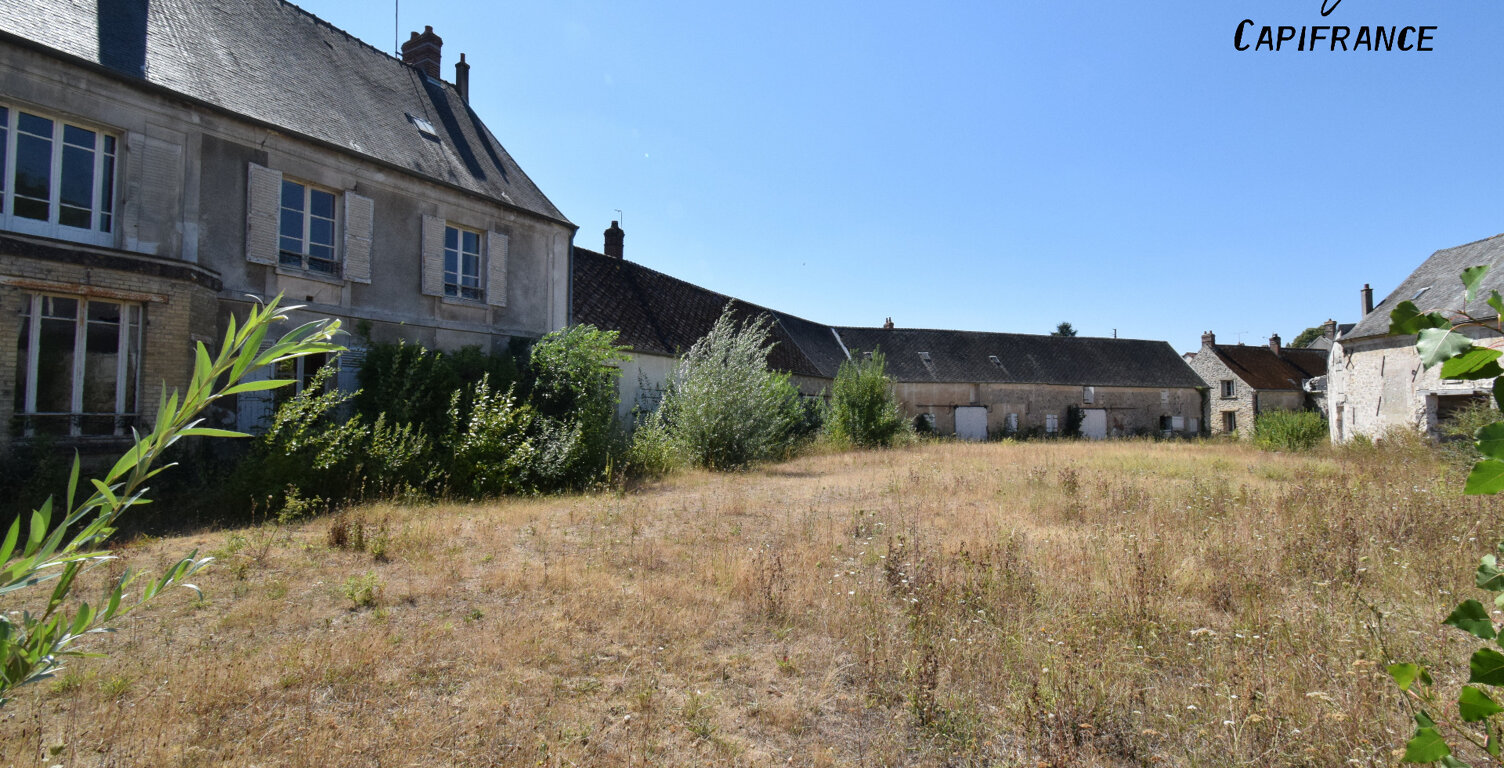 A vendre Corps de ferme à rénover entièrement proche BETZ(60)– Maison de maître de 450 m² -8 chambres -plusieurs bâtiments et terrain de 6 000 m² – Projet destiné à un professio — photo 1