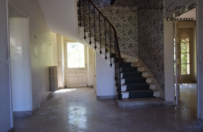 A vendre Corps de ferme à rénover entièrement proche BETZ(60)– Maison de maître de 450 m² -8 chambres -plusieurs bâtiments et terrain de 6 000 m² – Projet destiné à un professio — photo 2