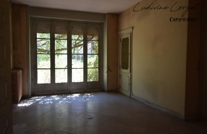 A vendre Corps de ferme à rénover entièrement proche BETZ(60)– Maison de maître de 450 m² -8 chambres -plusieurs bâtiments et terrain de 6 000 m² – Projet destiné à un professio — photo 3