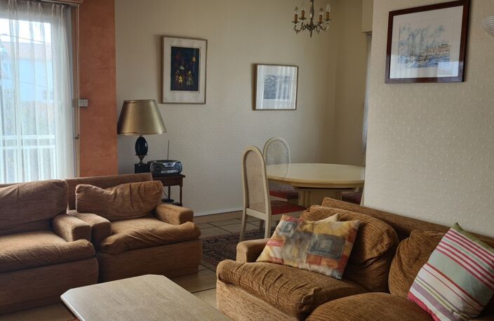 Dpt Charente Maritime (17), à vendre ROYAN appartement T3 avec garage, 100 m de la plage — photo 2