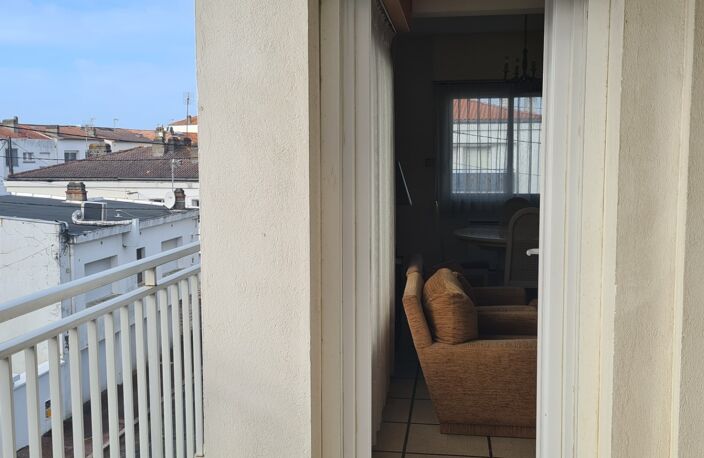 Dpt Charente Maritime (17), à vendre ROYAN appartement T3 avec garage, 100 m de la plage — photo 3