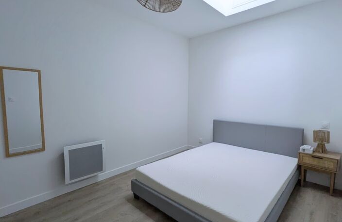 T2 MEUBLÉ 33 M² – ENTIÈREMENT RÉNOVÉ – CENTRE DE SAINT-MAIXENT-L’ÉCOLE — photo 3