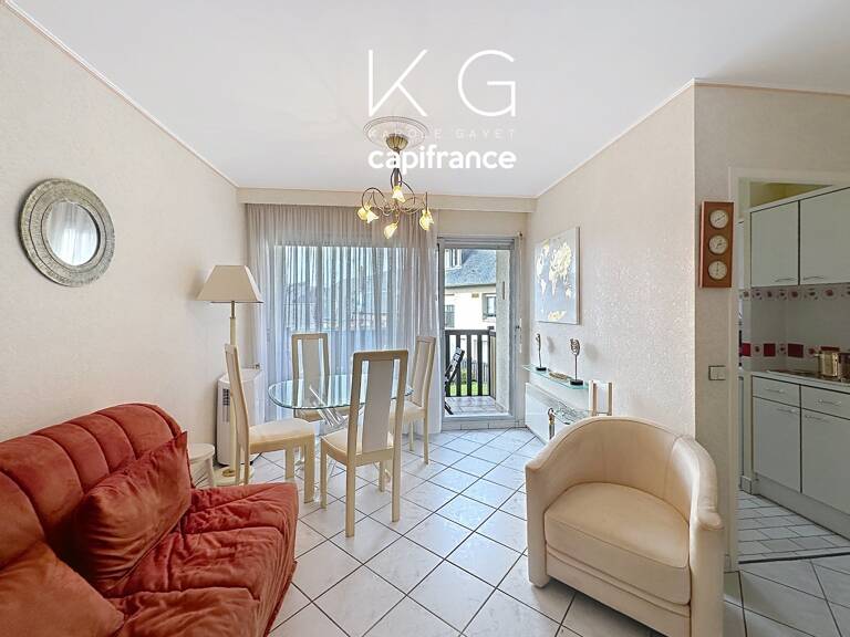 Deauville, place Morny, bel appartement T2 à vendre 33m2 au 2e étage, balcon sur jardins, cave — photo 1