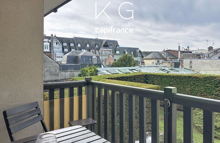 Deauville, place Morny, bel appartement T2 à vendre 33m2 au 2e étage, balcon sur jardins, cave — photo 2