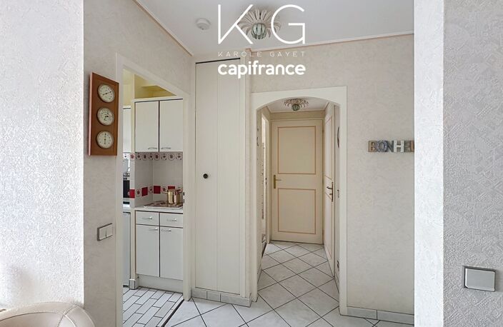 Deauville, place Morny, bel appartement T2 à vendre 33m2 au 2e étage, balcon sur jardins, cave — photo 4