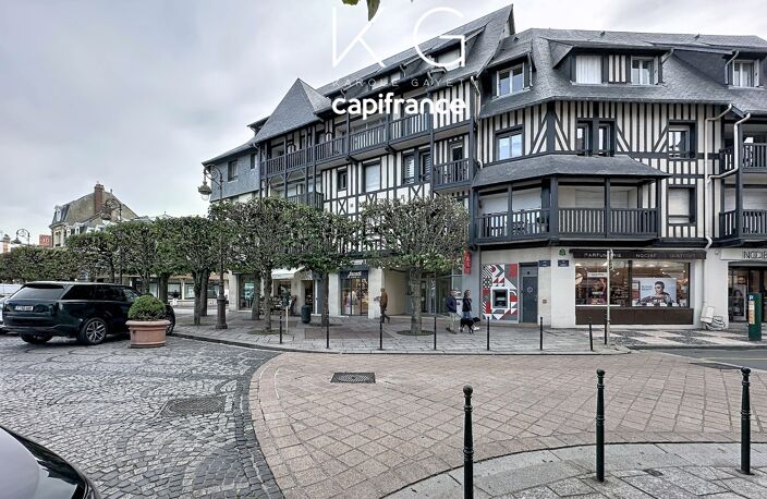 Deauville, place Morny, bel appartement T2 à vendre 33m2 au 2e étage, balcon sur jardins, cave — photo 5