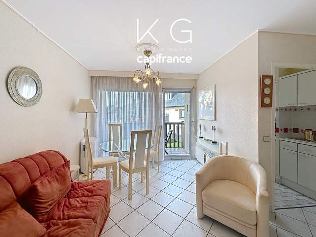 Deauville, Résidence place Morny, lumineux appartement T2 à vendre 33m2 au 2e étage au calme, balcon sur jardins, cave — photo du bien