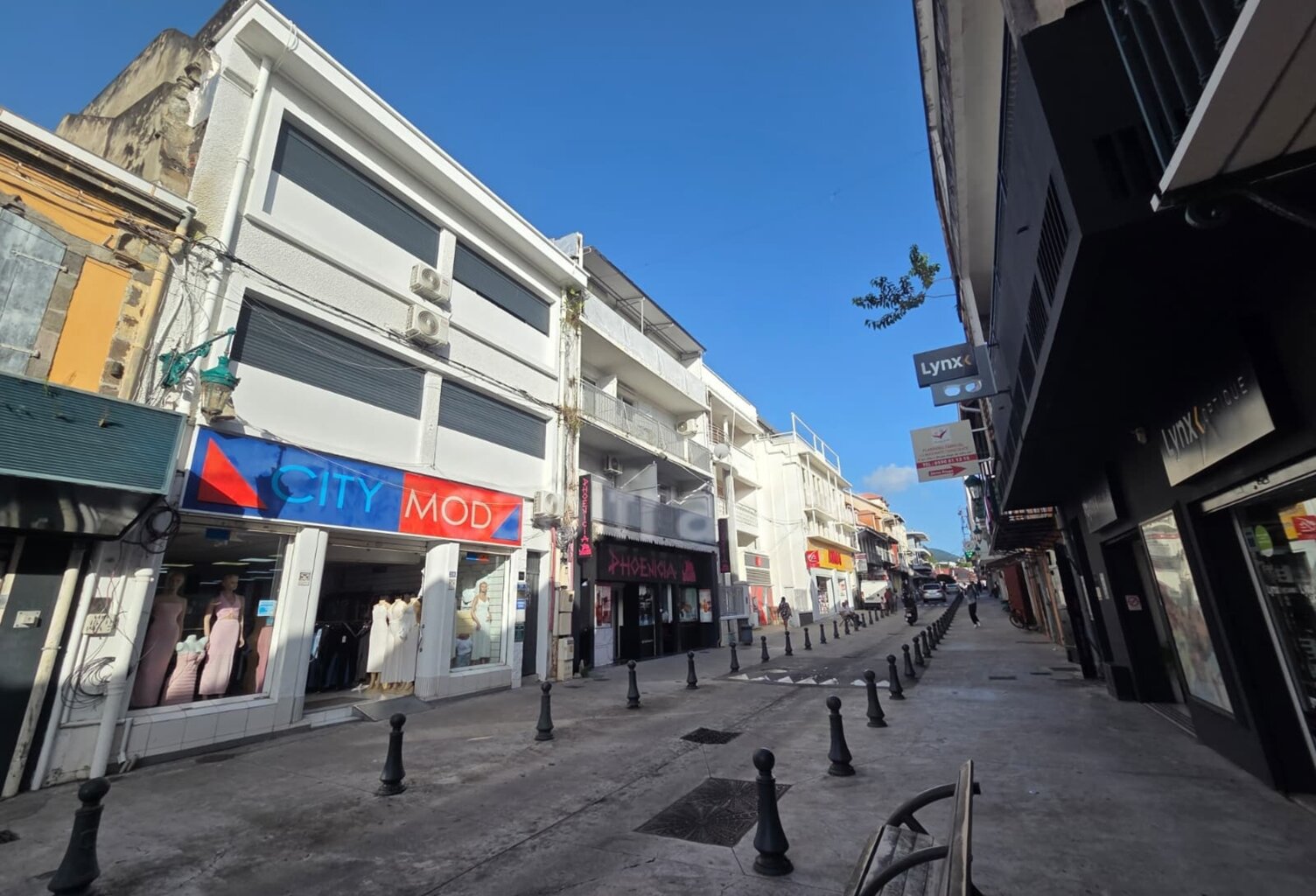 A Louer, Bureaux rénovés - 90 m² – BASSE-TERRE, CENTRE-VILLE — photo 1