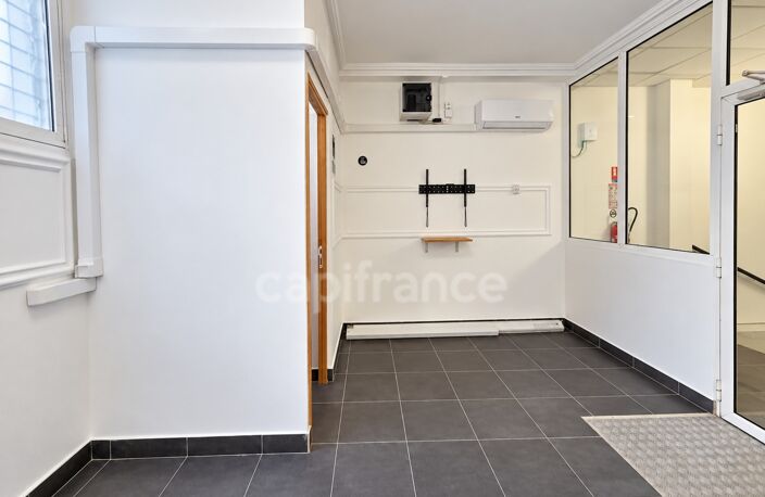 A Louer, Bureaux rénovés - 90 m² – BASSE-TERRE, CENTRE-VILLE — photo 3