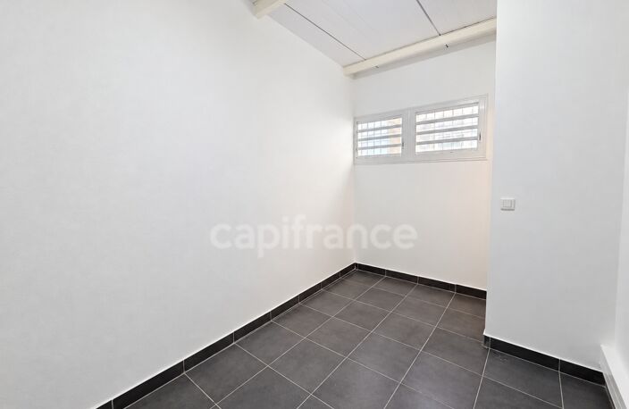 A Louer, Bureaux rénovés - 90 m² – BASSE-TERRE, CENTRE-VILLE — photo 5