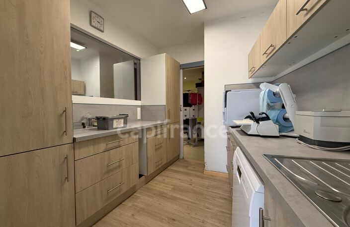 IMMEUBLE DE 420 M2, BUREAUX, 2 GARAGES DE 60 ET 80 M2, CRÉATION PLUSIEURS HABITATIONS, COUR, STATIONNEMENT — photo 5