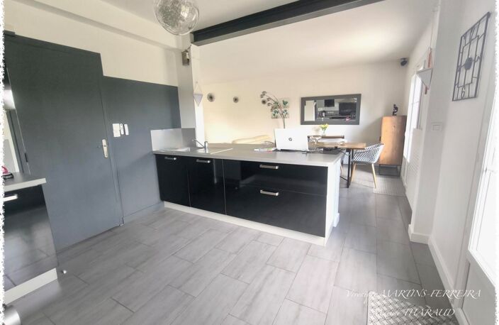 À vendre – Maison familiale 5 pièces avec jardin, terrasse et piscine à MÉREAU — photo 4