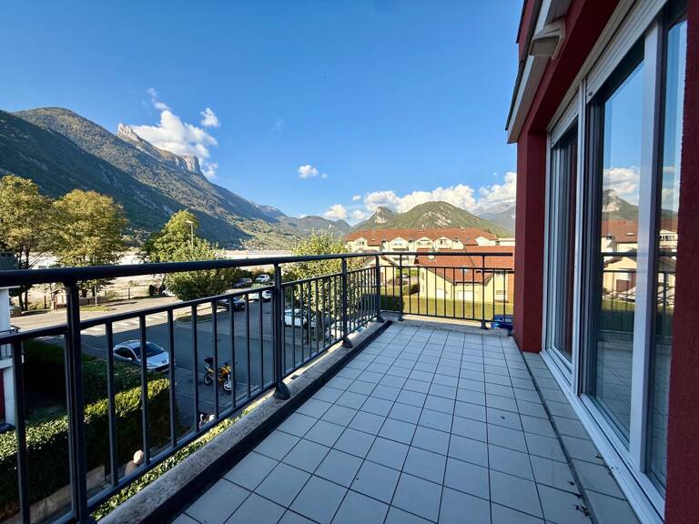 Dpt Haute Savoie (74), à vendre FAVERGES appartement T3 ( 73,83 m2) Expo Nord Ouest au 2ème étage avec terrasse — photo 1