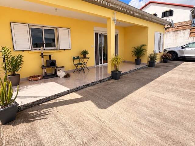 Maison à vendre 4 pièces LE GUILLAUME (974) — photo du bien