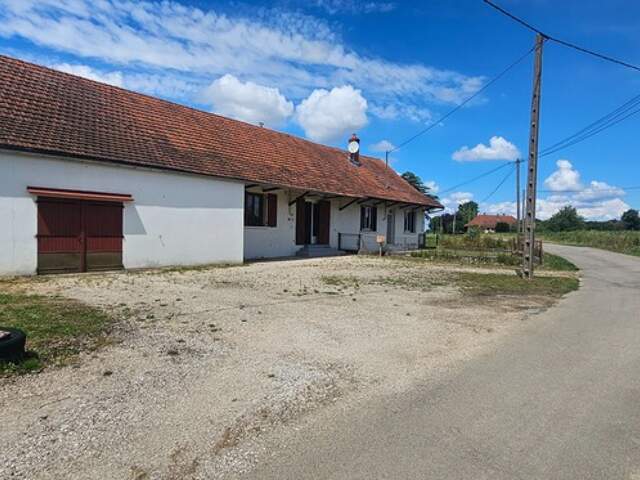 Maison au calme, en pleine campagne – 2 logements + dépendances – 5600 m² de terrain — photo du bien