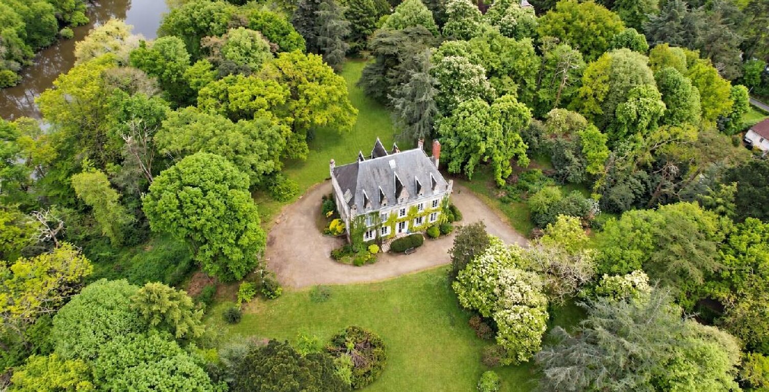 Proche du chêne - Demeure d'exception du XIX siècle - 550 m² - 12 chambres - dortoir - au coeur d'un parc de plus de 2ha avec accès à la Sèvre — photo 1