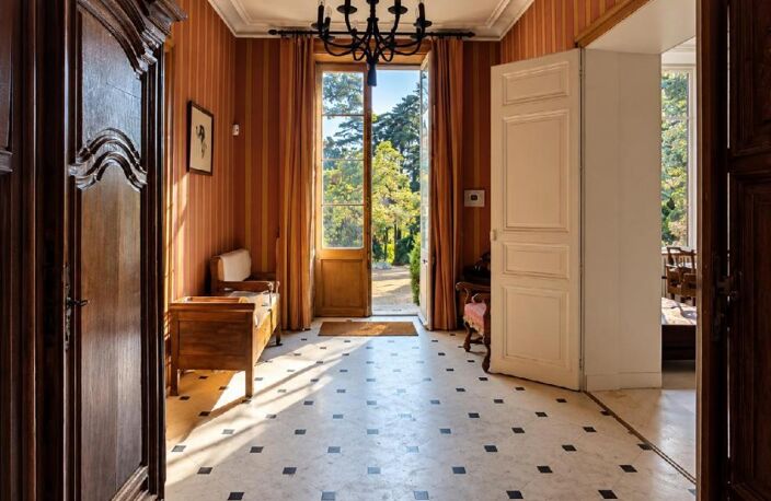 Proche du chêne - Demeure d'exception du XIX siècle - 550 m² - 12 chambres - dortoir - au coeur d'un parc de plus de 2ha avec accès à la Sèvre — photo 2