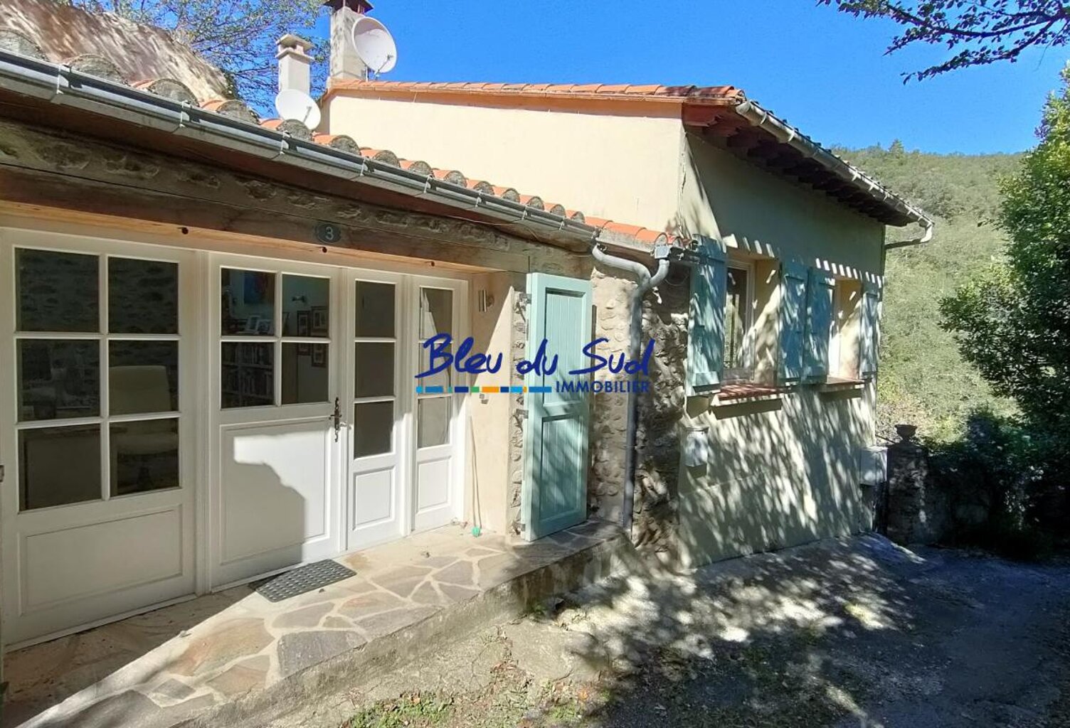 Belle maison de village en pierre avec jardin — photo 1