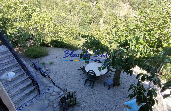 Belle maison de village en pierre avec jardin — photo 3